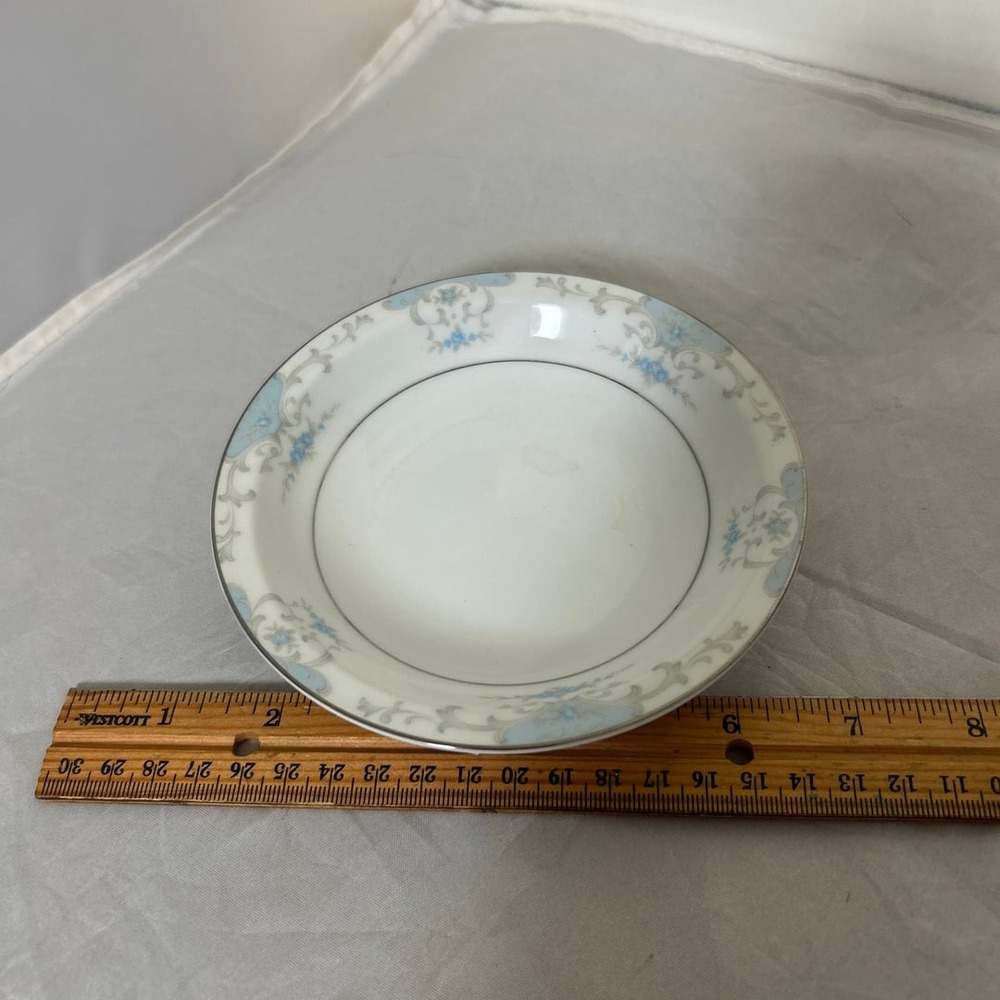 Fashion Royale Heirloom Fruit Berry Bowl Blue Floral Pattern M-5915 Fine China